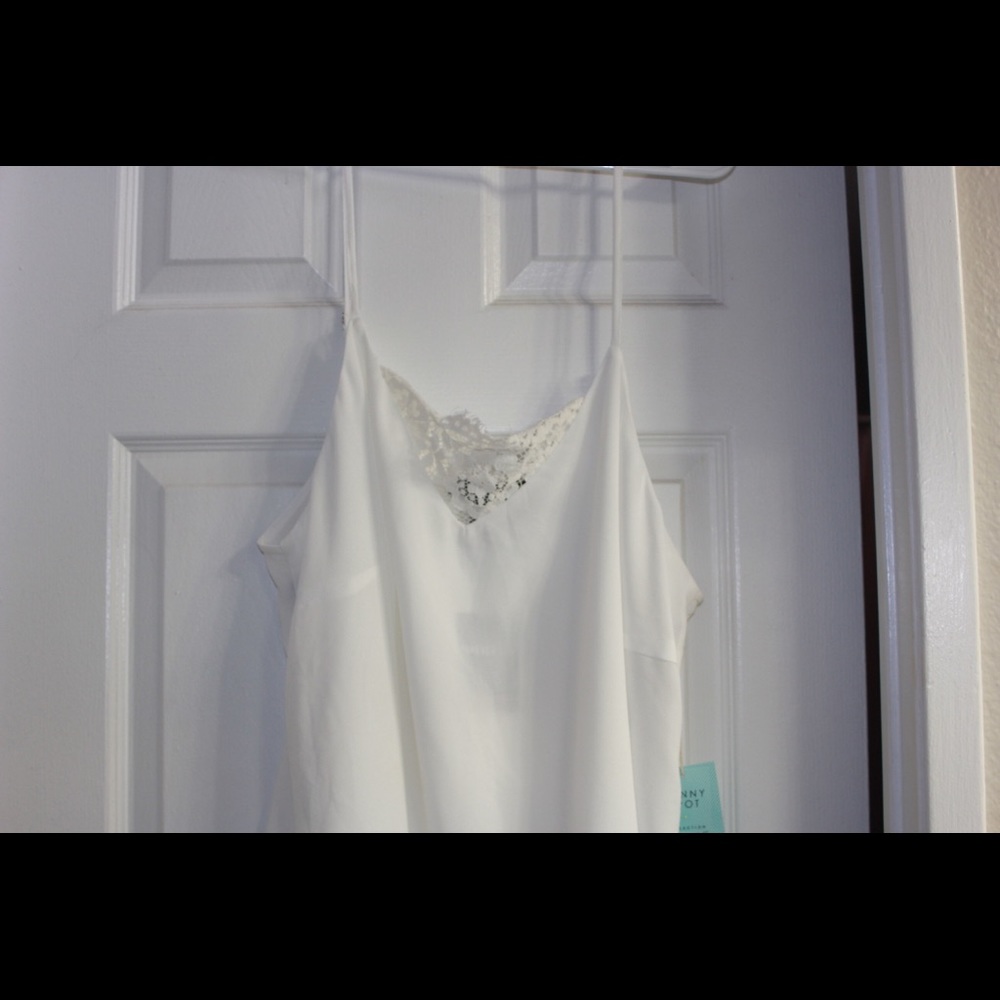 White tank top with lace detail shirt